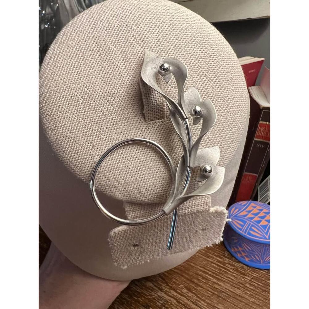 Sterling silver brooch. Vintage. excellent condition.